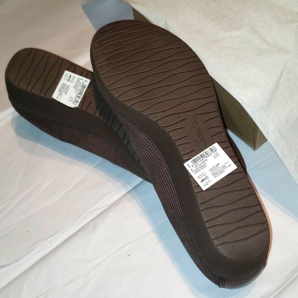 CLARKS New Wedge SlipOn Pump Perforated Leather Comfort Shoes Women's 10 W - Picture 11 of 16